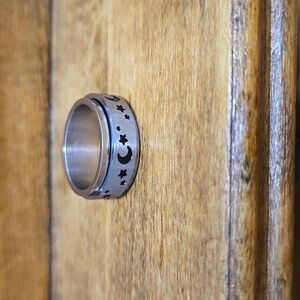 MOON & STARS SPINNER RING